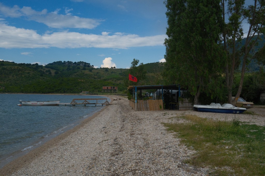 Image of the shoreline and restaurant as described in the article. 